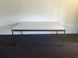 Table USM Haller en bon état 200 x 100 x 75 cm 