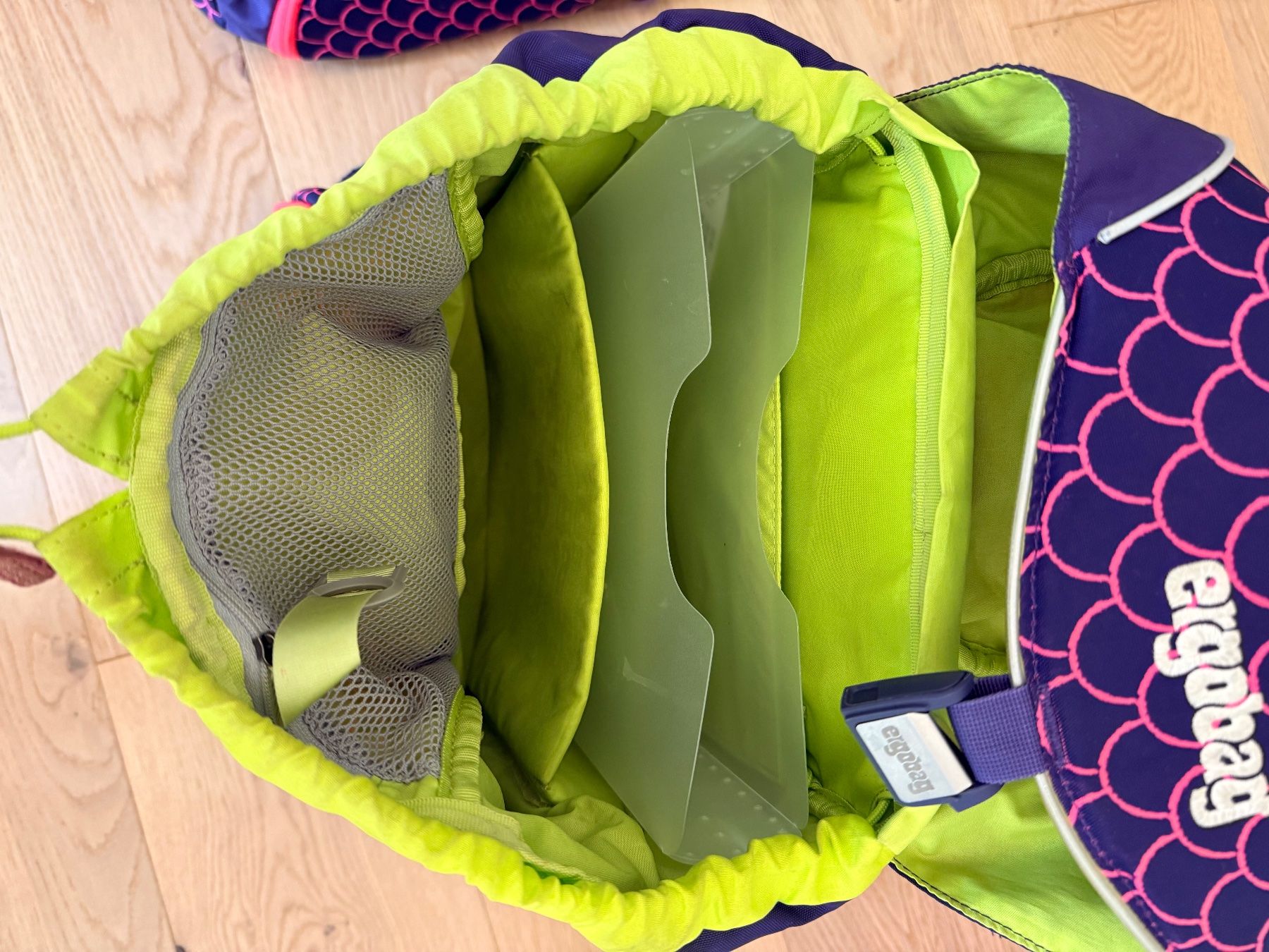Ergobag Zaini: Ergobag Schulrucksack Meerjungfrau Dunkelblau pink – Usato da Basel venduto da Upside12 6
