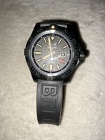 Zum Verkauf steht eine Breitling Avenger Blackbird