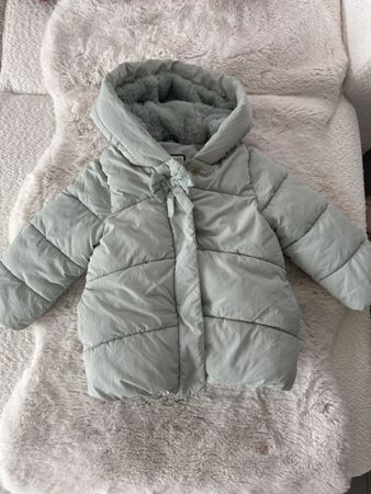 Mädchen Winterjacke grün mit Kapuze in gutem Zustand