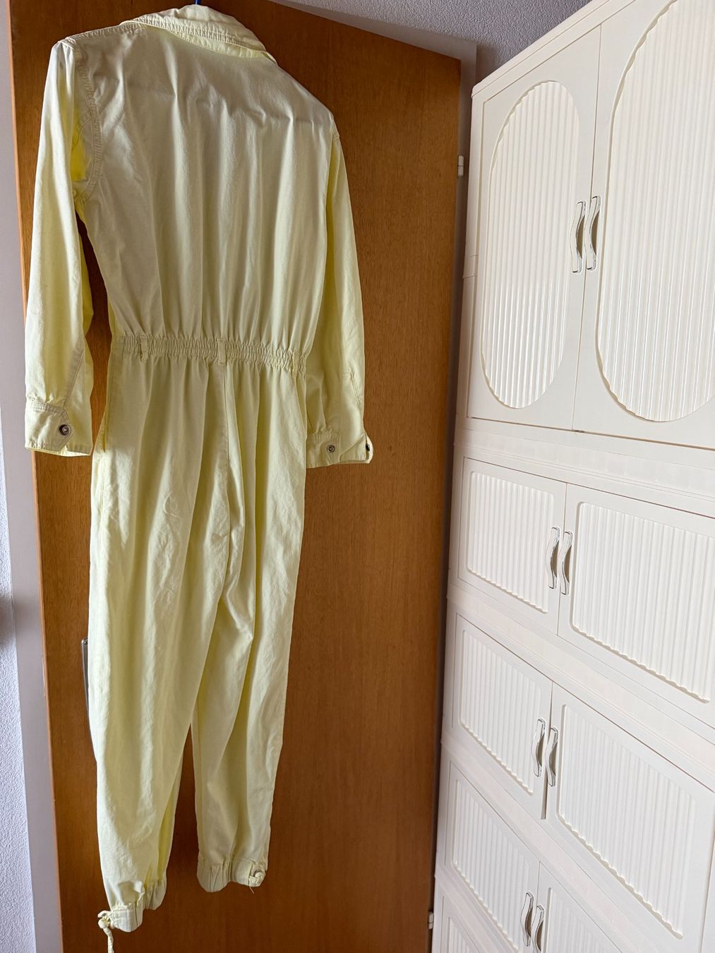 Esprit Tute: Jumpsuit Esprit hellgelb Grösse 34 – Usato da Brunnenthal venduto da Eco07 1