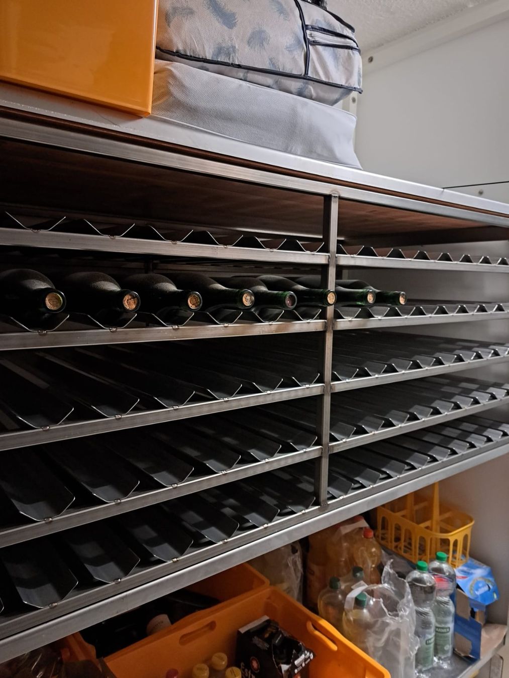 Regale: Weingestell aus Edelstahl ab 100 Fr – Gebraucht aus Jonen von Brokk 3