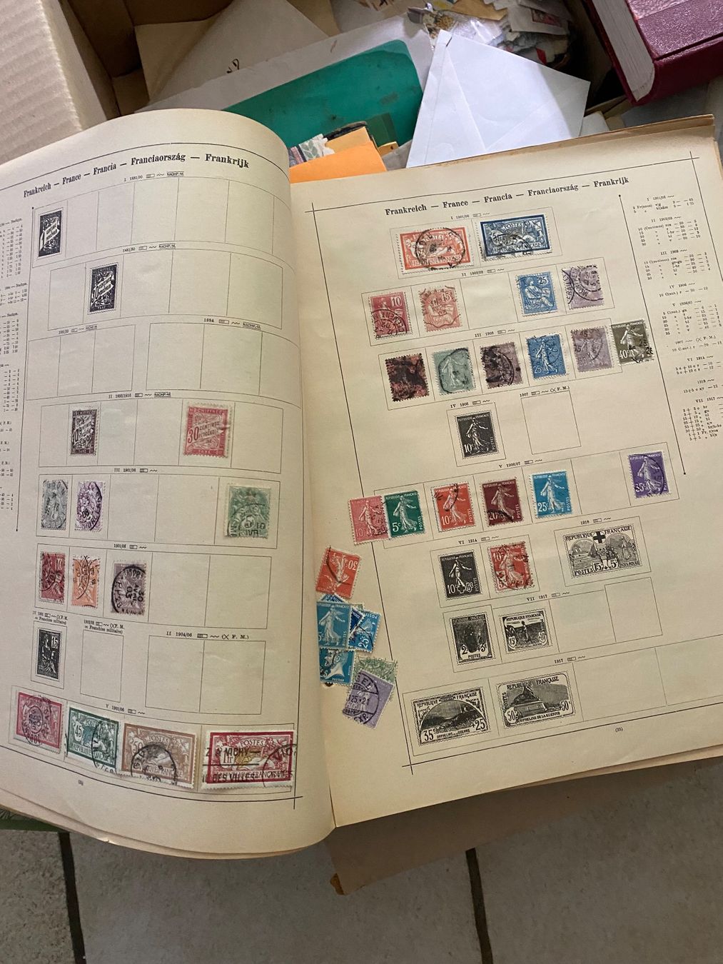Tous les timbres: Grosse Briefmarkensammlung, Schweizer&internationanle Marken – D'occasion à Liestal par nmk9 3