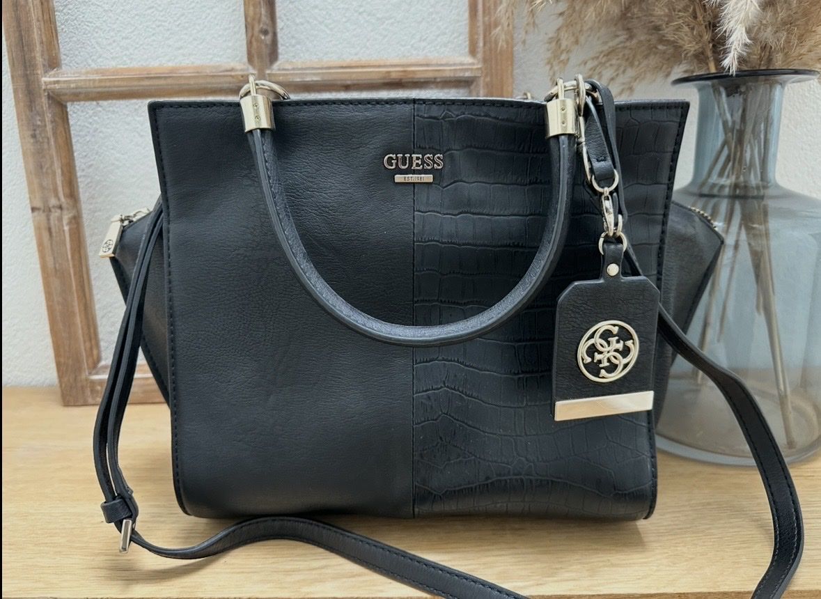 Guess Borse da donna: Sac à main Guess – Nuovo (secondo la descrizione) da Geneveys-Coffrane venduto da sar_rb75 1