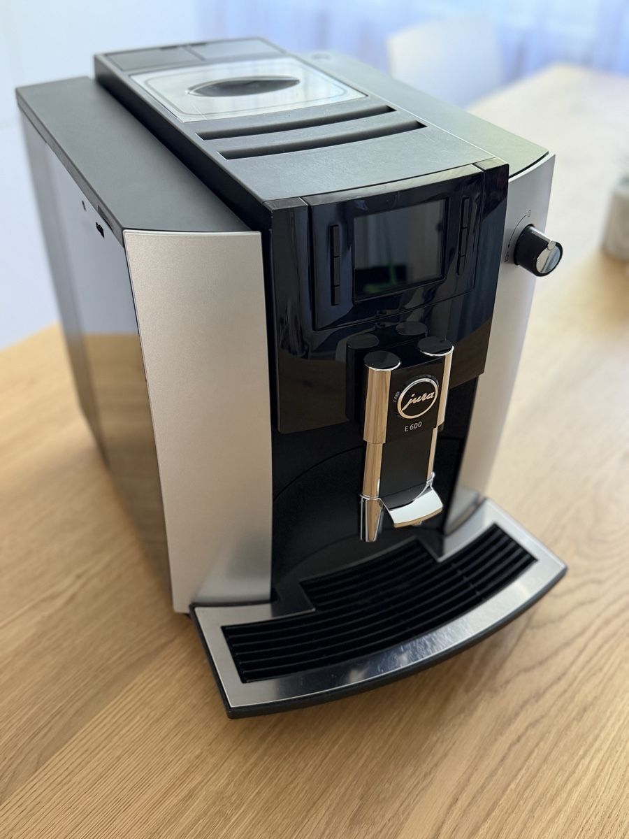 Jura Macchine per caffè & Macchine per espresso: Jura E600 Top gepflegt  – Usato da Au ZH venduto da sara050 3