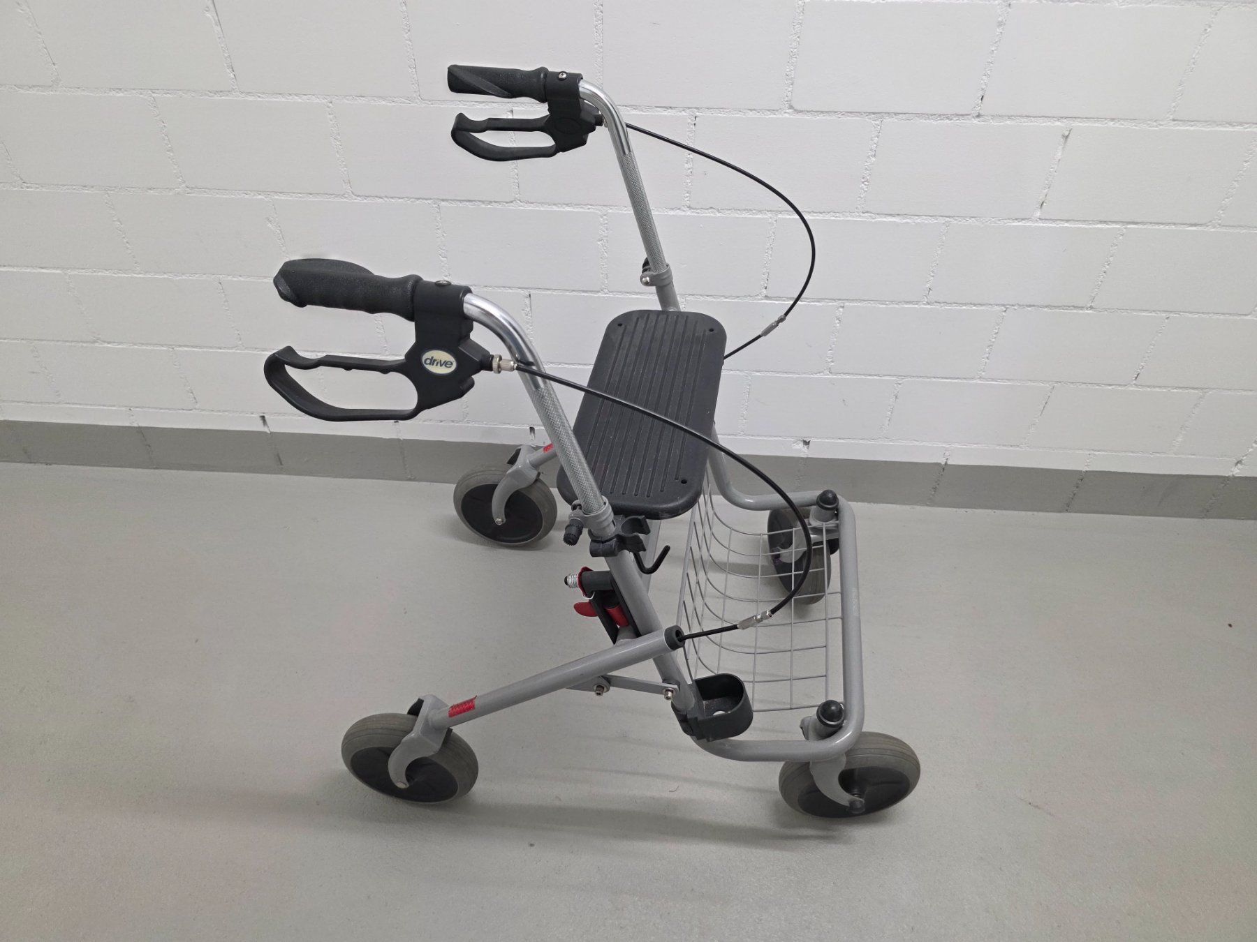 Aides à la marche: Rollator – D'occasion à Rüti ZH par StandbyDaffodii