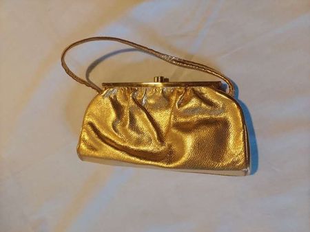 Kleine goldene Abendtasche