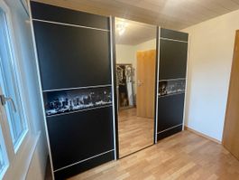 Kleiderschrank schwarz mit Spiegel Front guter Zustand