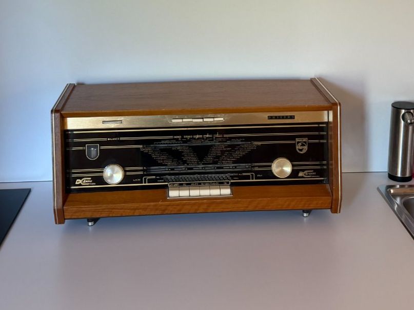 Radios: Philips STEREO Röhrenradio. – Defekt aus Wilen b. Wil von yes2598 1