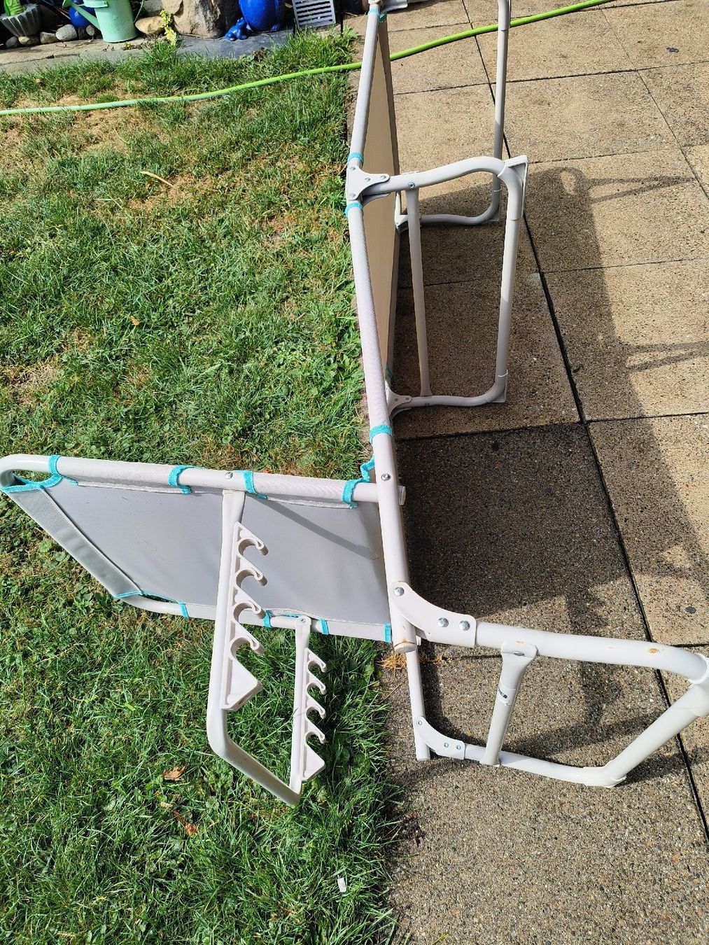 Chaises longues: Liegestuhl hellgrau klappbar  – D'occasion à Obfelden par Alf2005 3