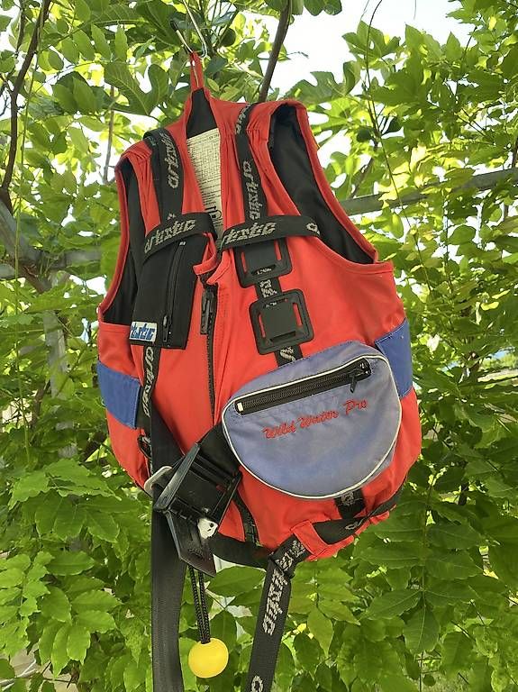 Giubbotti di salvataggio: Schwimmweste S – Usato da Flüelen venduto da 6468