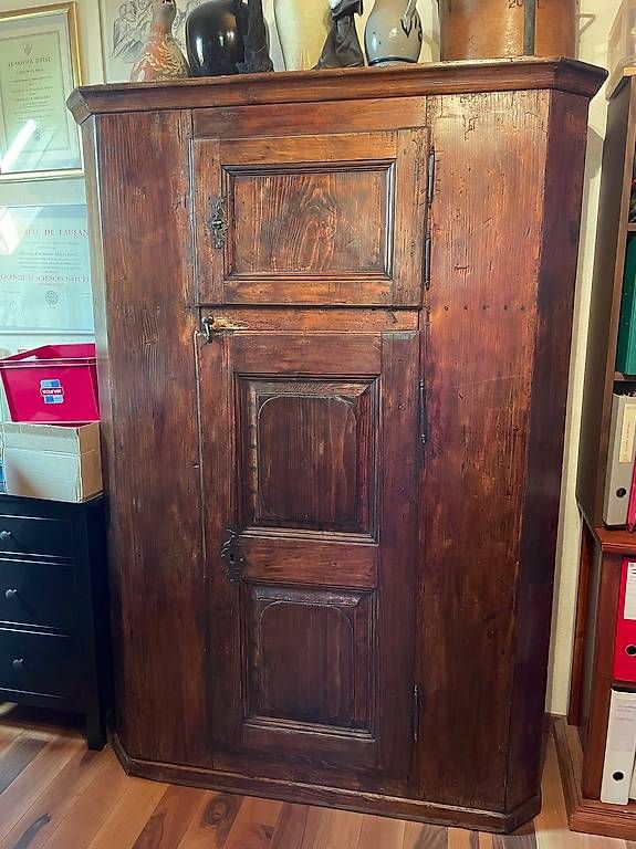 Schränke: Armoire bois massif – Gebraucht aus Lausanne von s_m_65lm