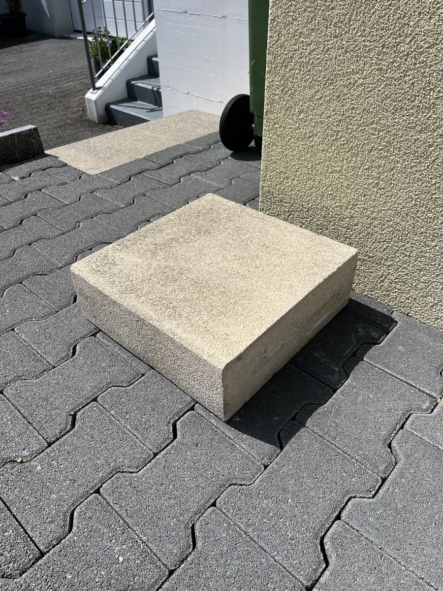 Scale: Beton Block Treppenstufe, Podest – Usato da Adliswil venduto da Sphinx 2