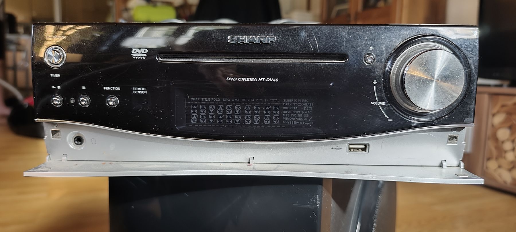 Sharp Sistemi audio & multimediali: Sharp DVD Cinema System HT-DV40 mit Lautsprechern gebraucht – Usato da Goldau venduto da Bovistli 2