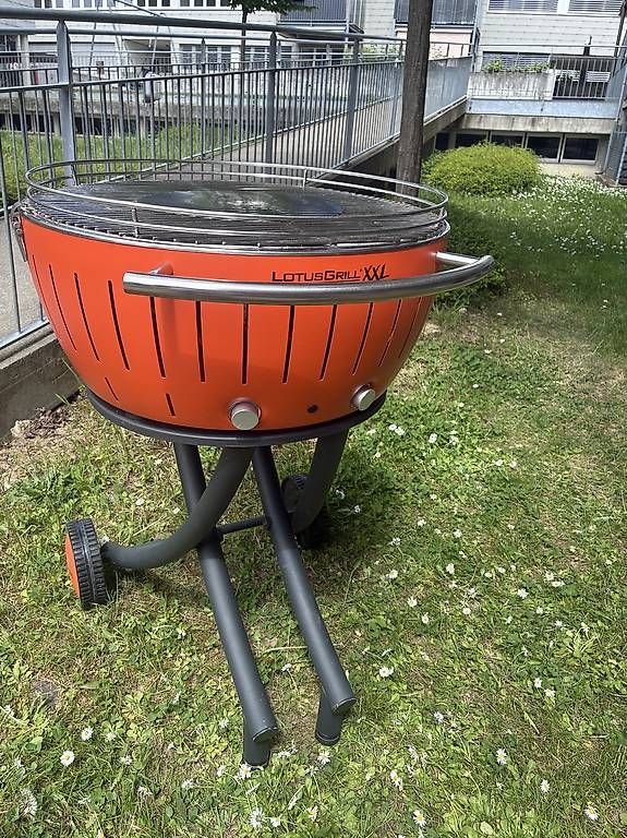 Grils: XXL Lotus Holzkohlegrill – D'occasion à Meilen par michbeck71
