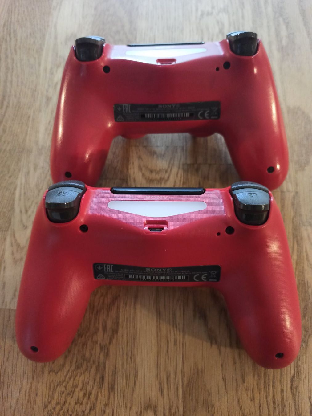 Controller: 2 x Original Controller Sony PS4 Wireless DualShock 4 V2 rot – Usato da Oberweningen venduto da mar_87mx 7