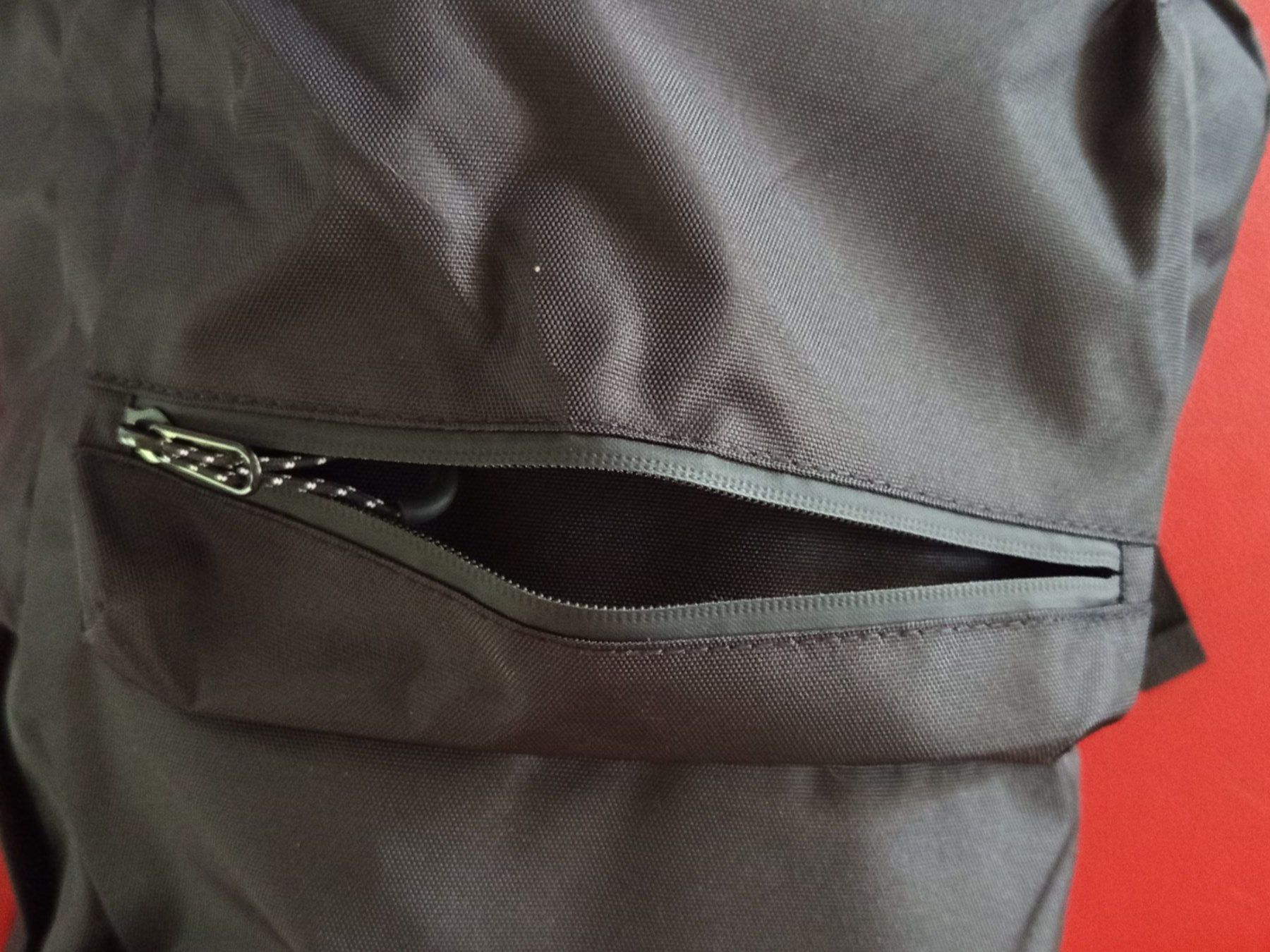 Rucksäcke: Rucksack schwarz mit Etikett, neu! – Neu und originalverpackt aus Bassersdorf von alu_ps66 4
