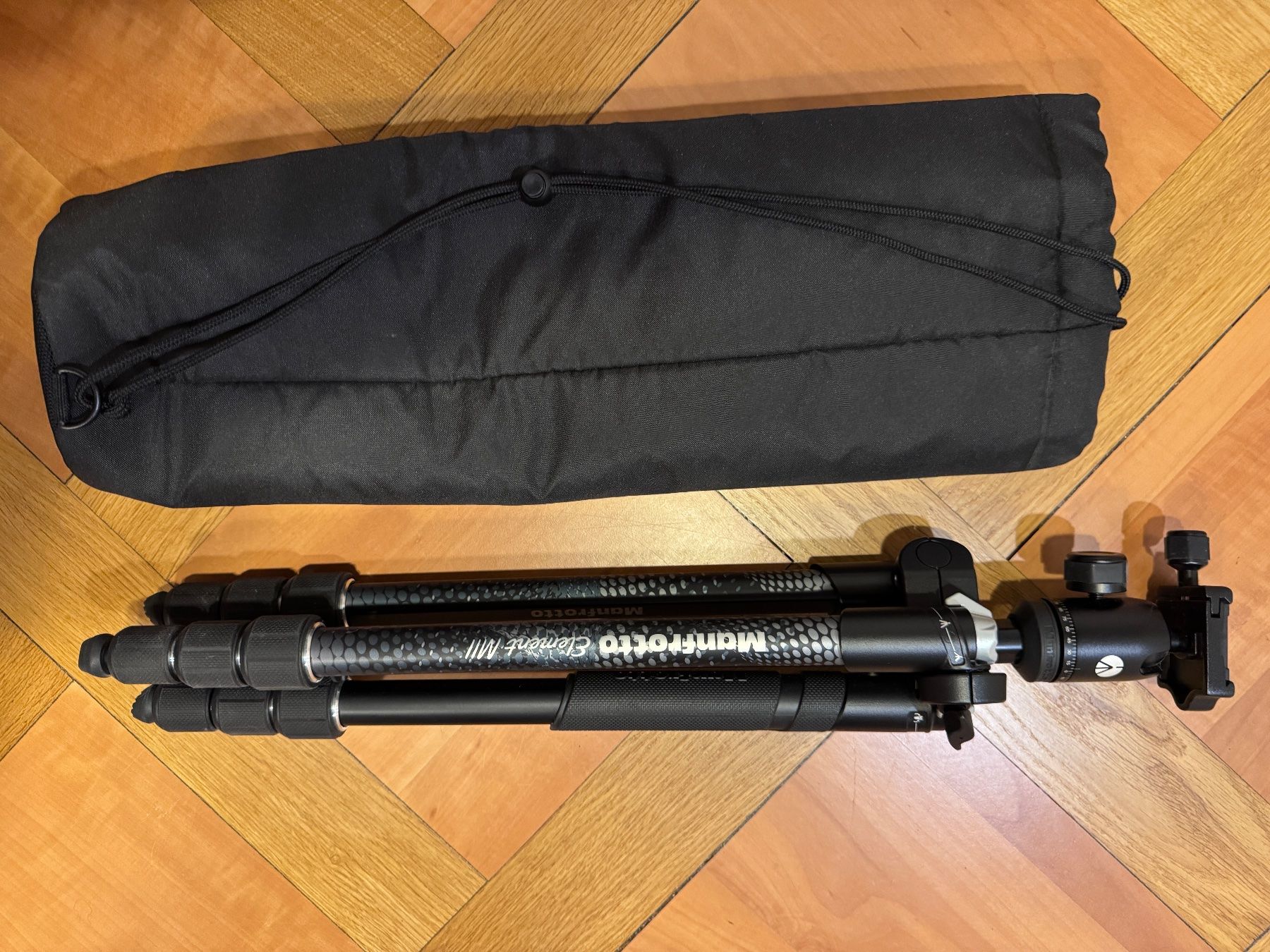 Manfrotto Stative & Stativköpfe: Manfrotto Element MII Stativ – Gebraucht aus Genève von steph2727
