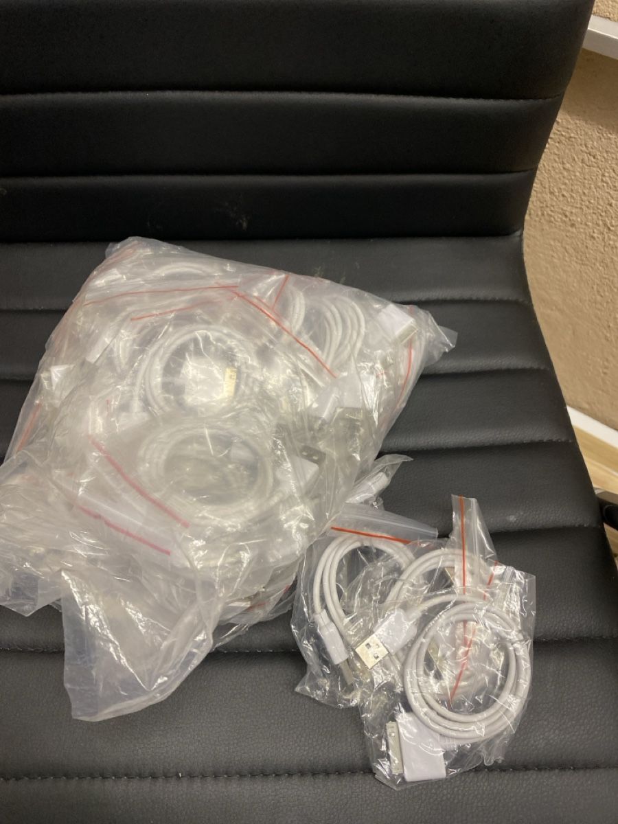 Apple Cavi: Lot de câbles iPhone chargeur USB sync neuf emballé – Nuovo e nell'imballaggio originale da Grolley venduto da GM-CK