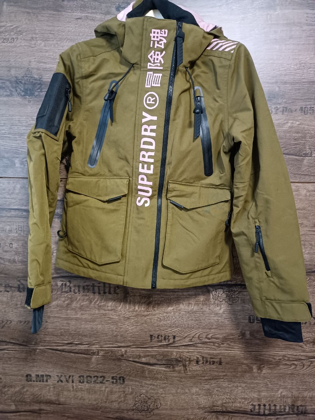 Superdry Giacche: Giacca sci/snowboard Superdry – Usato da Bellinzona venduto da JasIvo