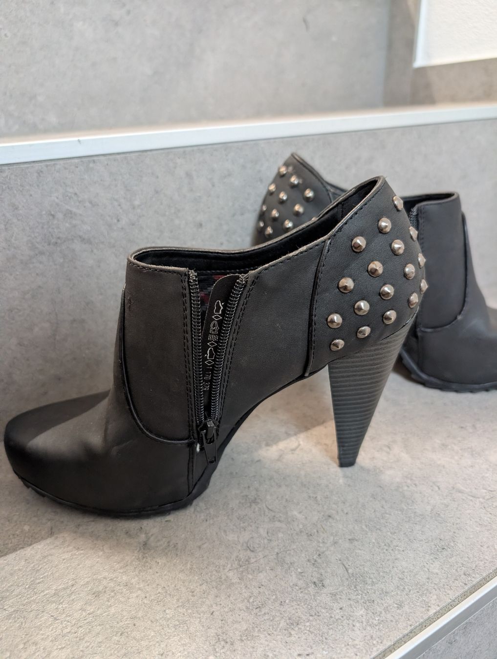 Chaussures femmes: Chaussures à talon taille 41 – D'occasion à Blignou (Ayent) par dyl_yxb5 2