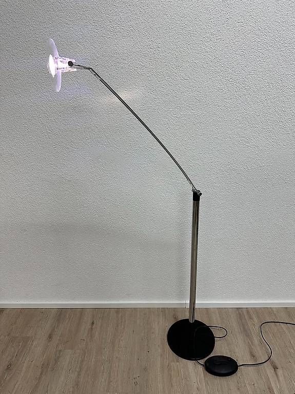 Lampade: Vintage Postmodern Halogen Stehleuchte Chrom mit Acrylschirm – Usato da Obernau venduto da Arche_Noah_Brocki