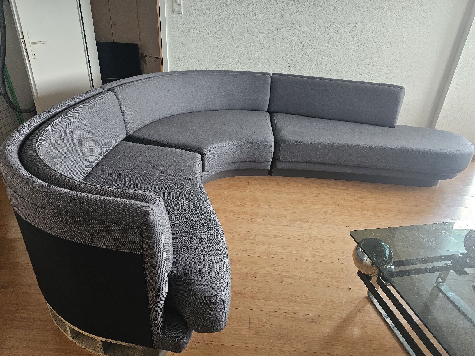Divani: Graues Kurvensofa, modulares Design, bequemer Stoff – Usato da St. Gallen venduto da han_55kb 1