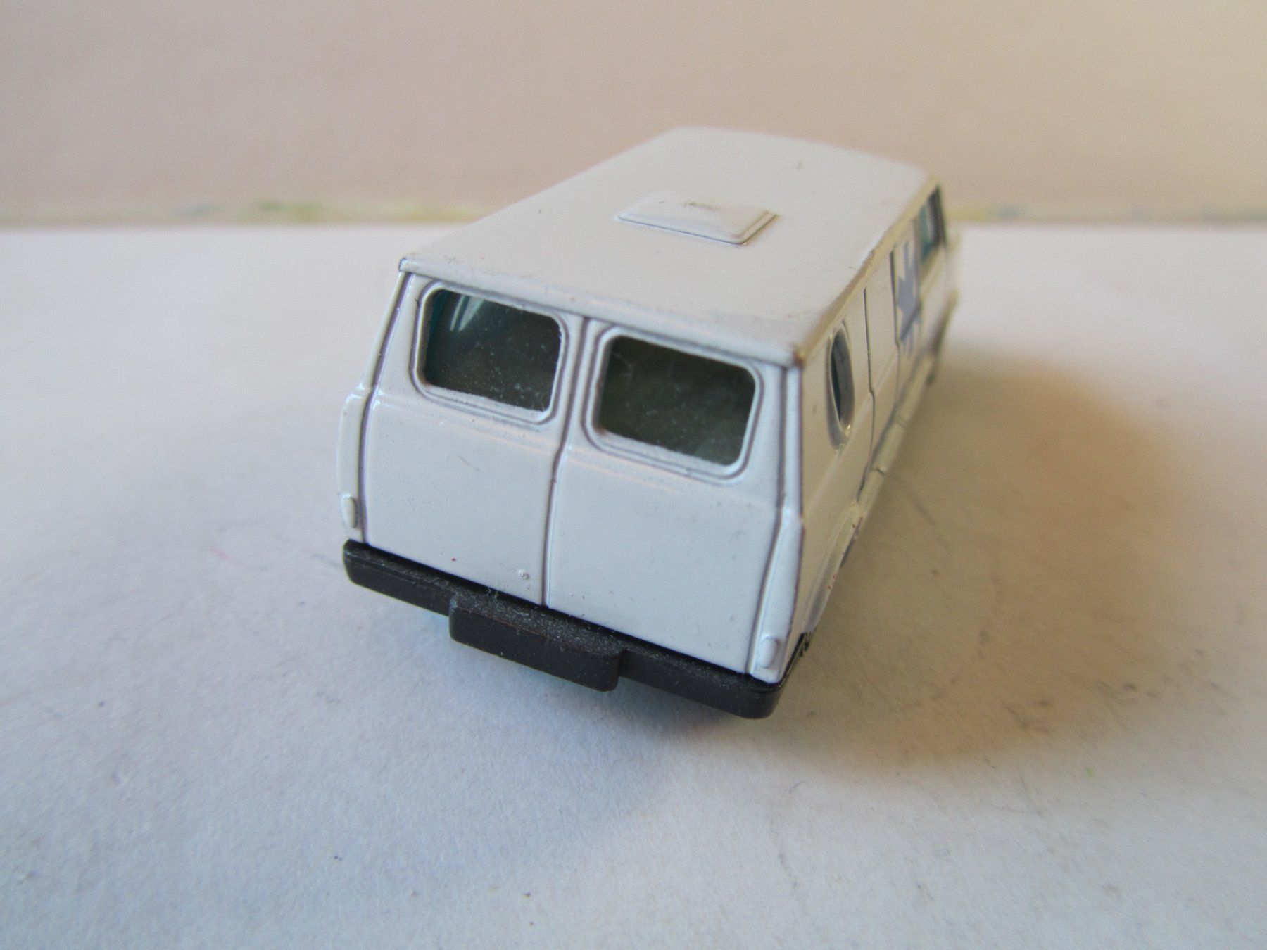 Ford Modellini d'auto: Ford Econoline Ambulance (Yatming) – Usato da Weiningen ZH venduto da dietsch57 3