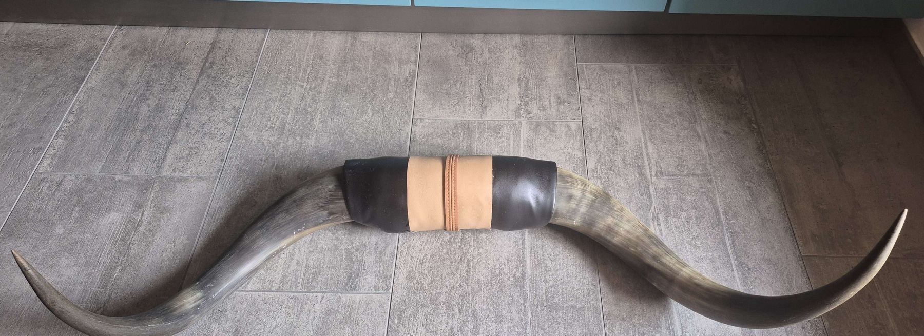 Toutes les décorations: Dekohorn mit Lederband – D'occasion à Frauenkappelen par rockaway2