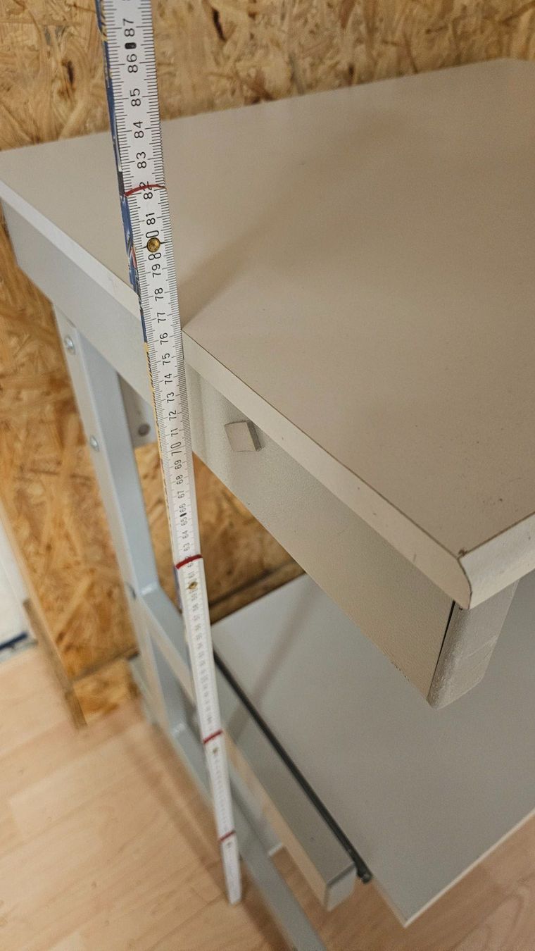 Tavoli: Rollwagen Computertisch grau 3 Ablagen ab Fr. 1.- – Usato da Koppigen venduto da Bracher_Mail-House 5