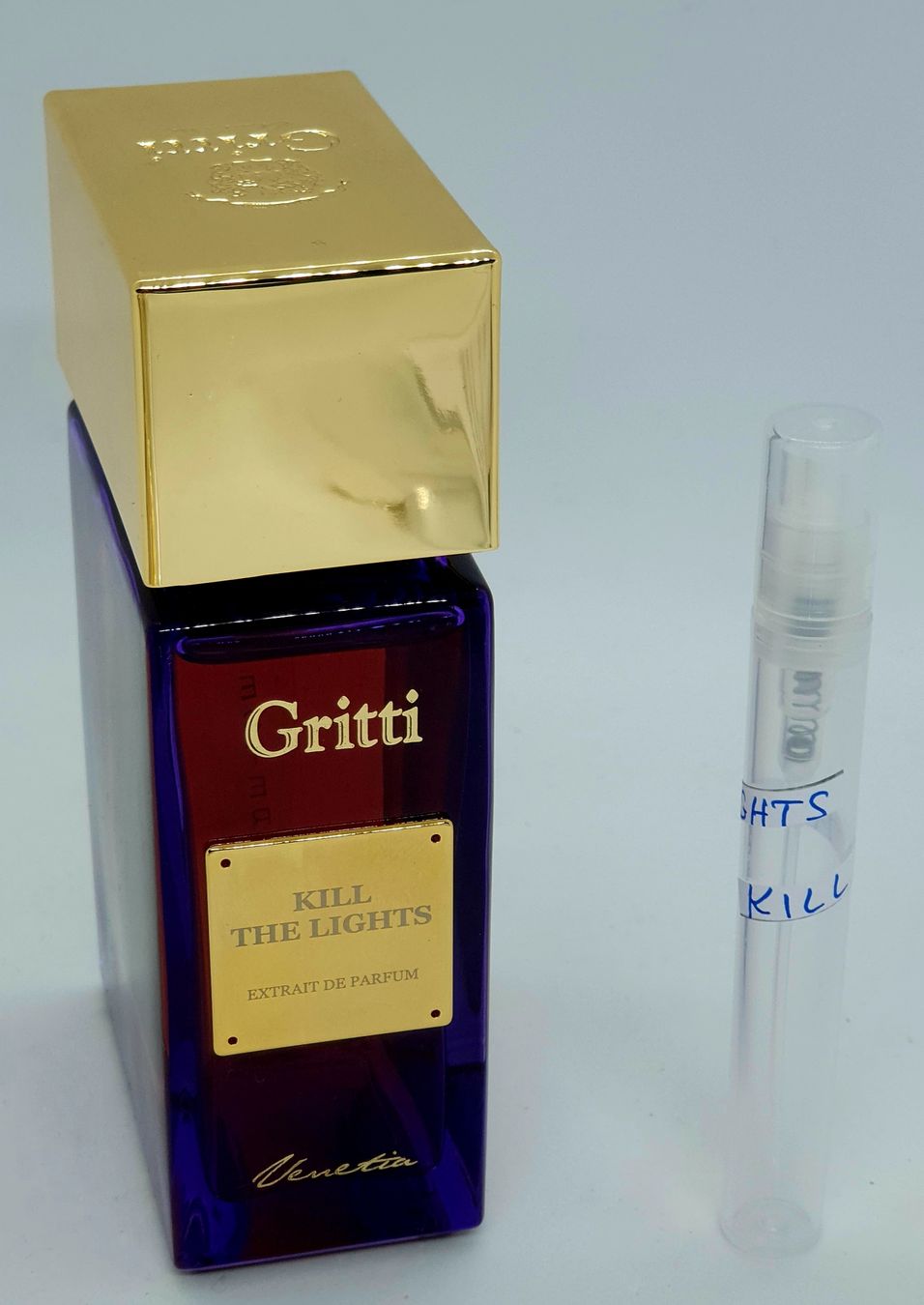 Profumi & Eau de Toilette: 5 ml KILL THE LIGHTS GRITTI EXTRAIT ABFÜLLUNG – Nuovo (secondo la descrizione) da St. Gallen venduto da CaliSunshine