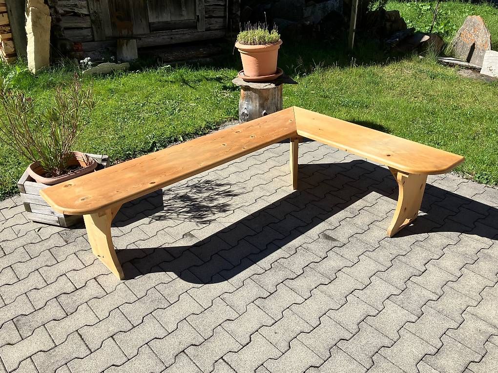 Bänke: Eckbank aus  massiv Holz – Gebraucht aus Avers von Reve