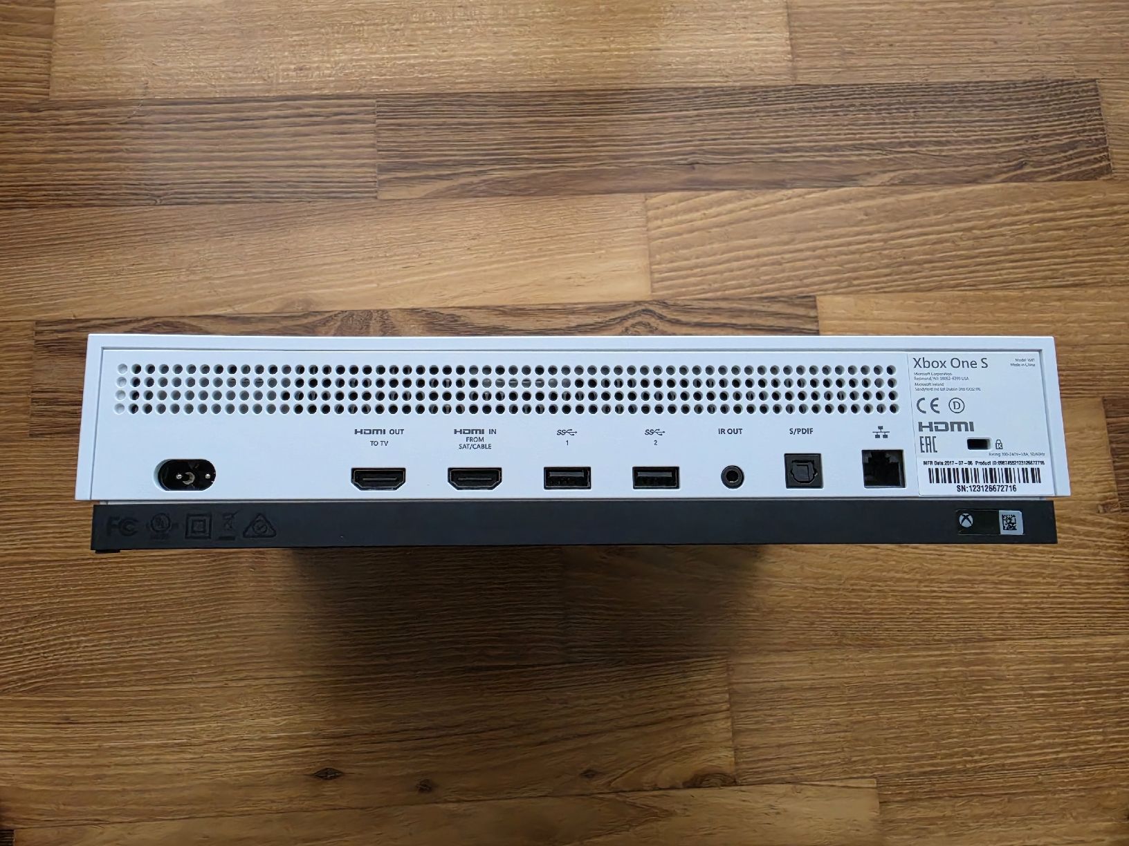 Microsoft Console: Microsoft Xbox One S mit 365 GB, Controller und Spiel – Usato da Bassersdorf venduto da TheBrake 2