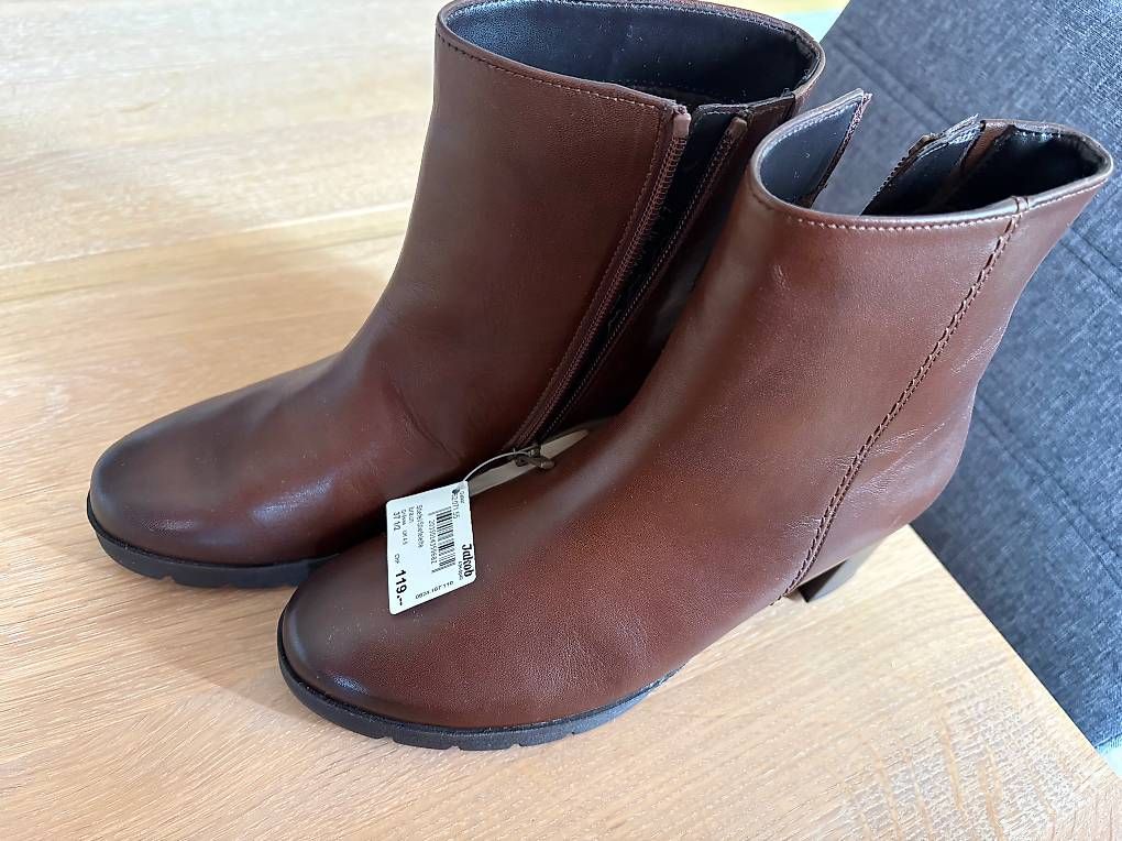 Scarpe da donna: Lederstiefel  – Usato da Rohrbach venduto da ljost61