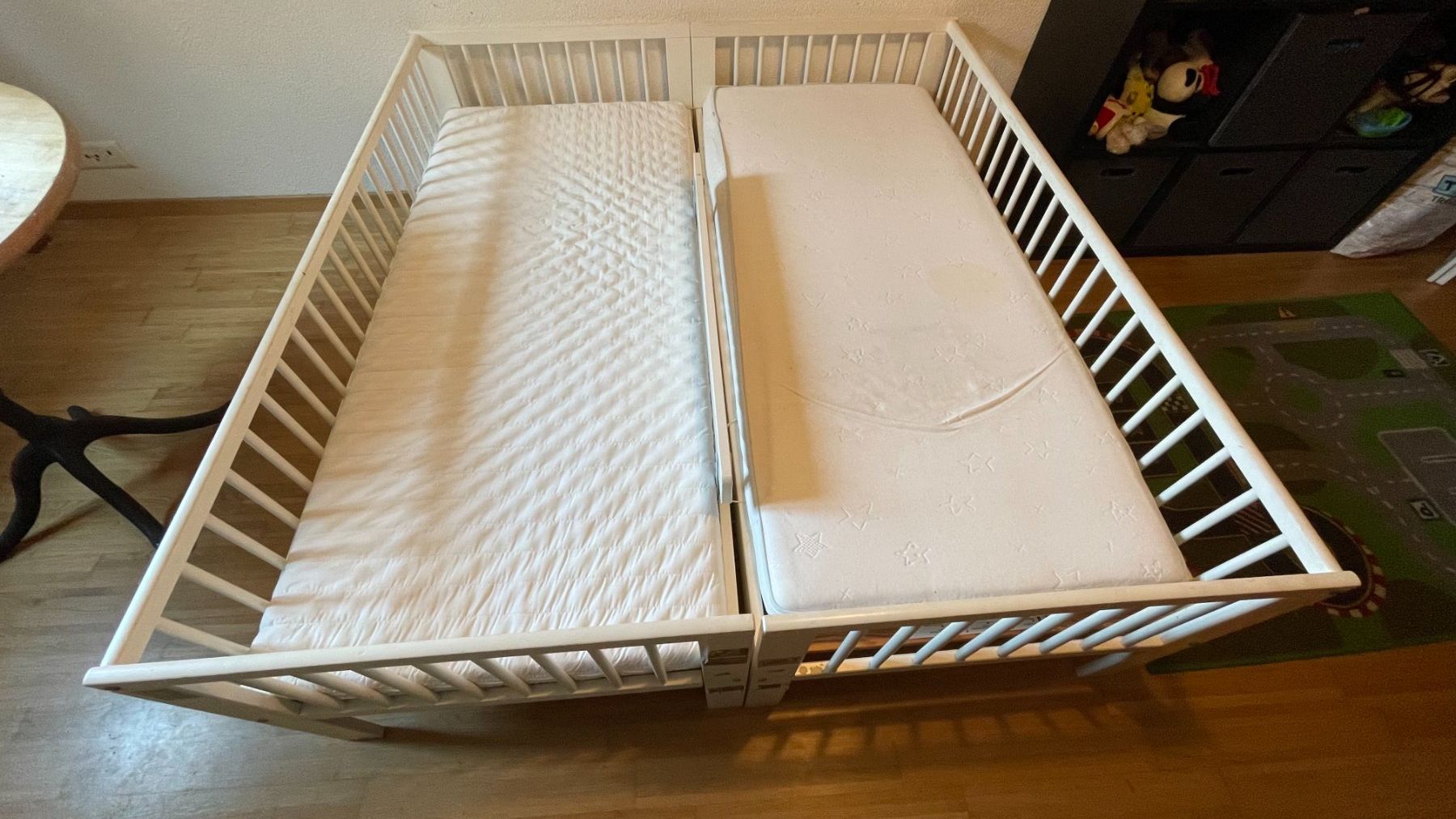 Lits: Kinderbett mit Rausfallschutz weiss, im Doppel oder einzeln – D'occasion à Lindau par El_pulpo_azul 1
