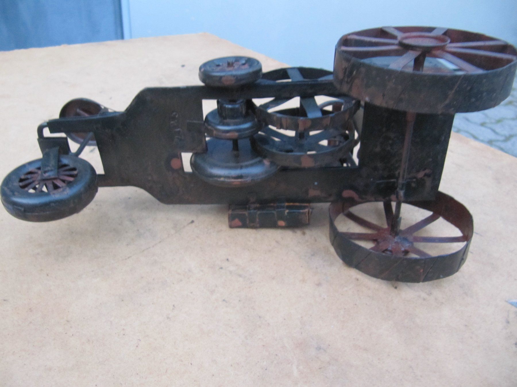 Modellini d'auto: altes Modellauto aus Blech mit Gravur – Usato da Basel venduto da stefan4057 6