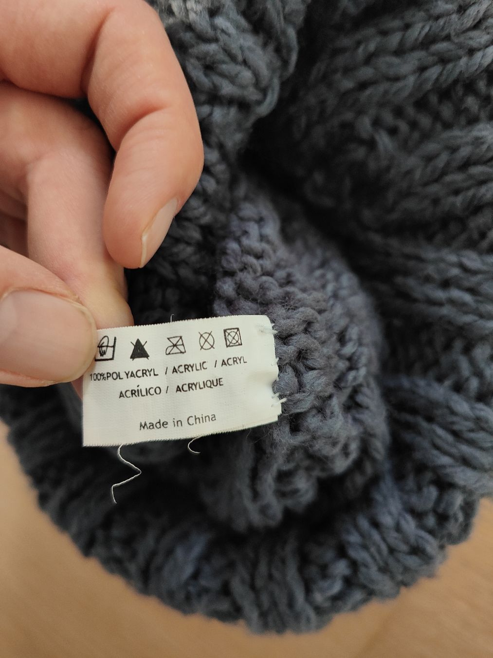 Hüte, Mützen & Caps: Warme Strickmütze mit Bommel, Clicksix, Grösse S/M – Gebraucht aus Birmensdorf ZH von LucaToni02 2