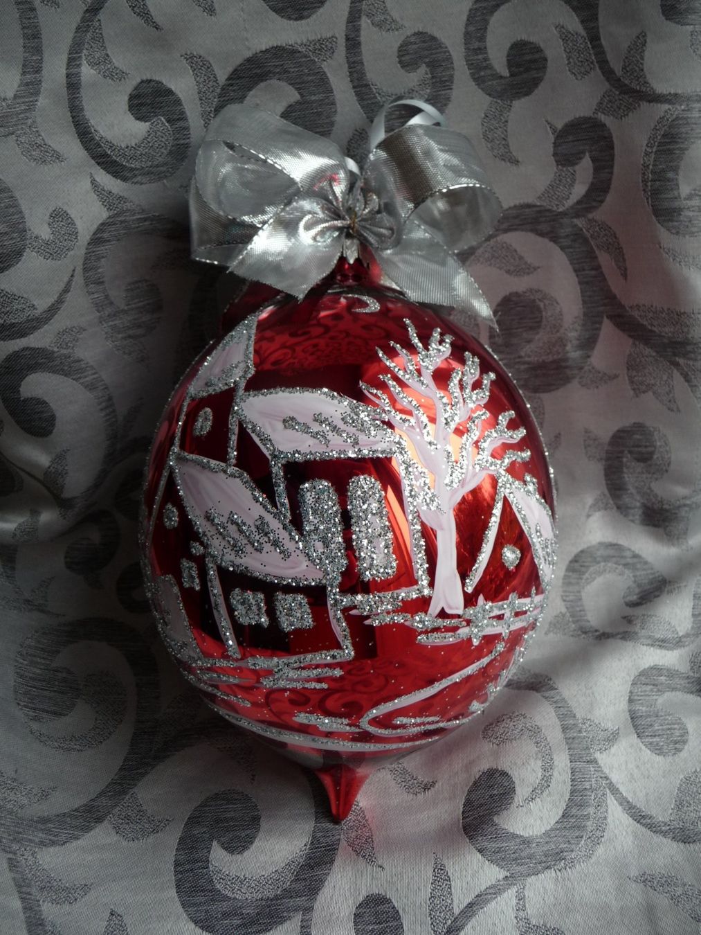 Tutte le decorazioni: gr. rot-silberne Christbaumkugel Weihnachtskugel Dekoration – Nuovo e nell'imballaggio originale da Alpnach Dorf venduto da marvo 2