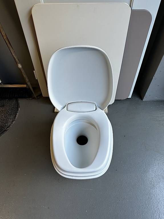 WC: Thetford C200 Toilette – Usato da Bern venduto da eveline123 2