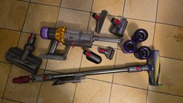 Dyson V15 detect absolute | gepflegt | mit Zubehör