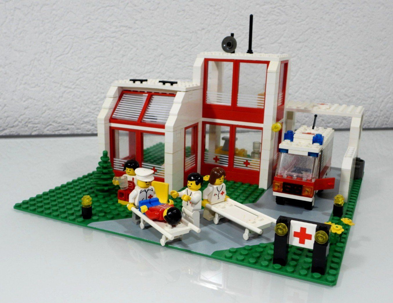 Lego Baukästen: LEGO LEGOLAND 6380 KRANKENHAUS – Gebraucht aus Turbenthal von Ddanuh 6
