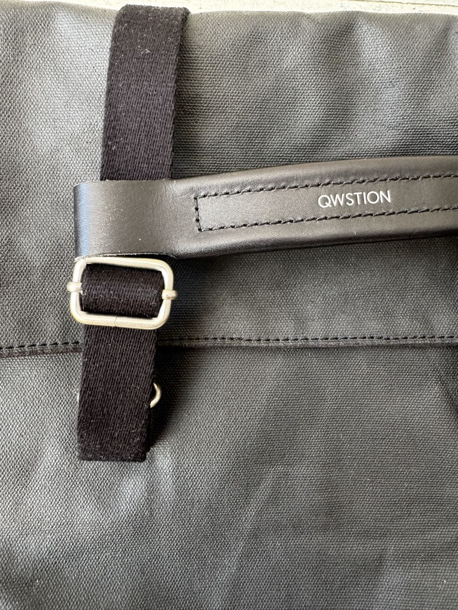 Qwstion Zaini: QWSTION Roll Pack Rolltop Rucksack Schwarz | Laptopfach – Usato da Küttigen venduto da nomad_ 3