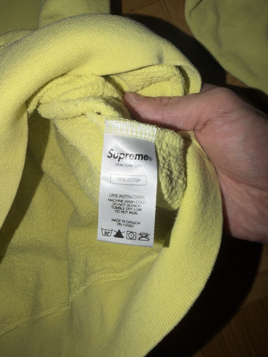 Maglioni & Felpe: Supreme Pullover hellgelb Grösse M guter Zustand – Usato da Bern venduto da fed_cc82 2