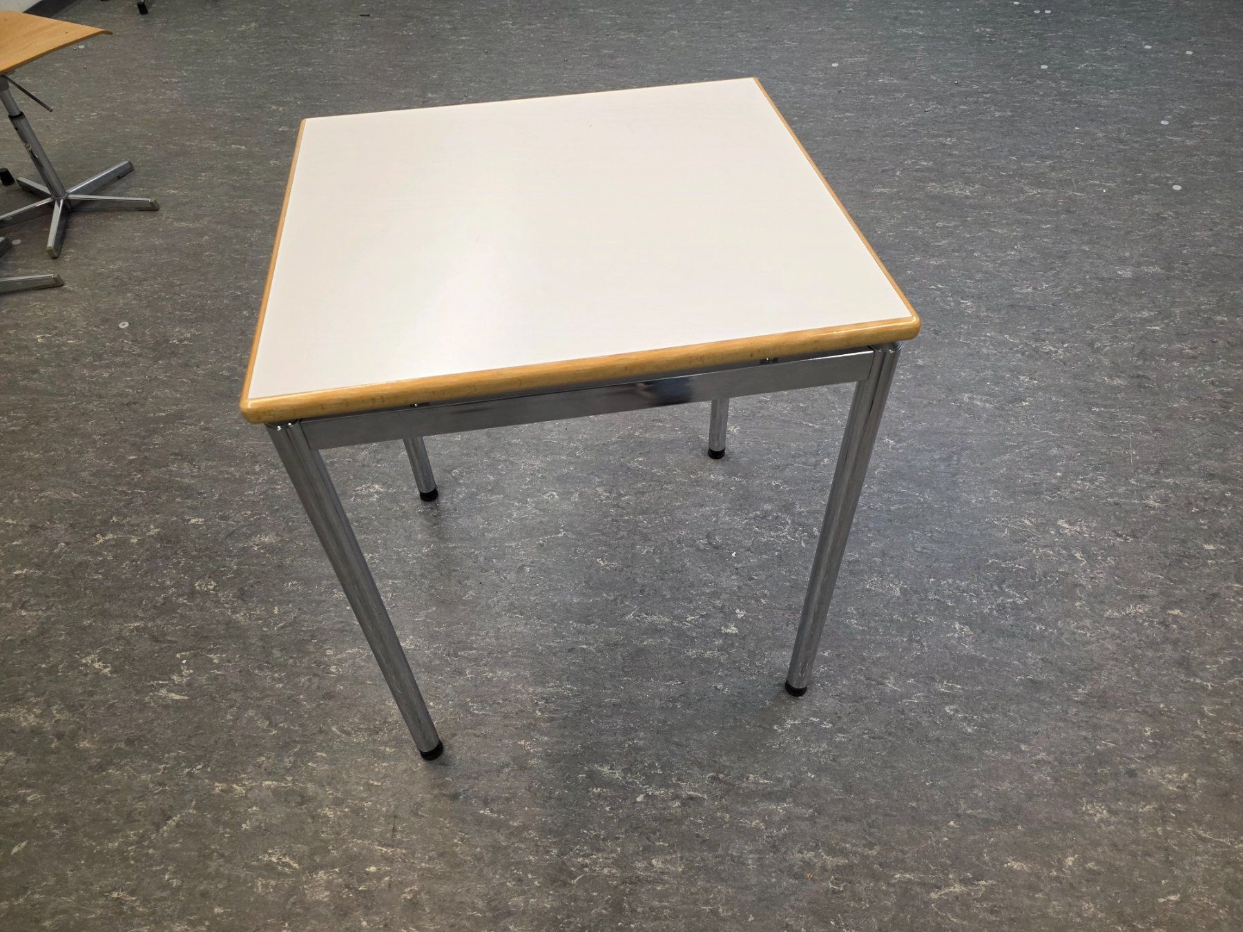 Tavoli: Tisch 60x65x75 – Usato da Rüti ZH venduto da Madeira14 1