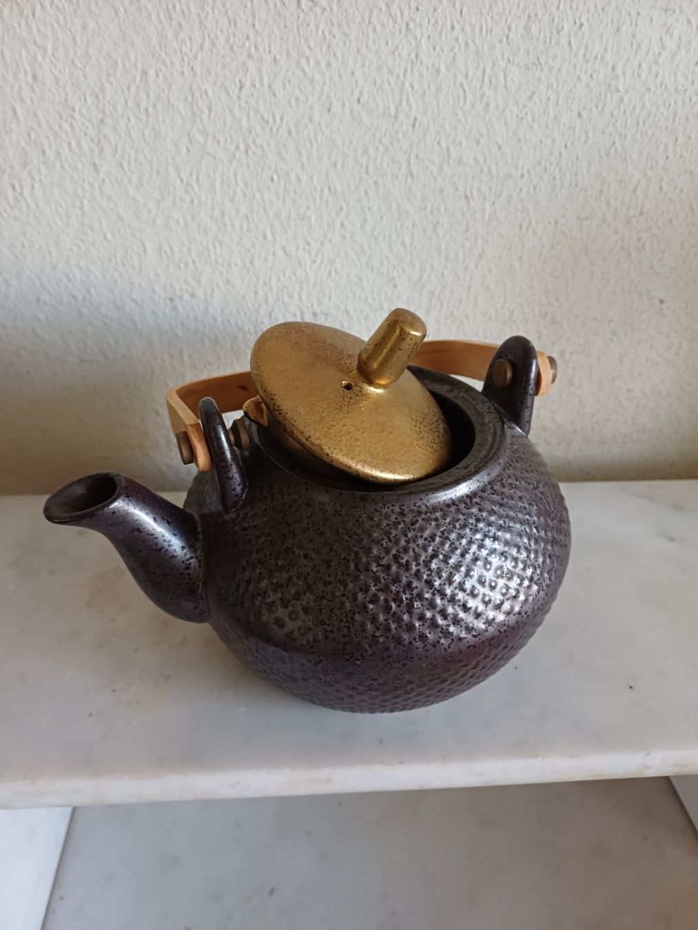 Teiere: Teekanne schwarz-gold mit Bambusgriff – Usato da Marly venduto da Rolmax 7
