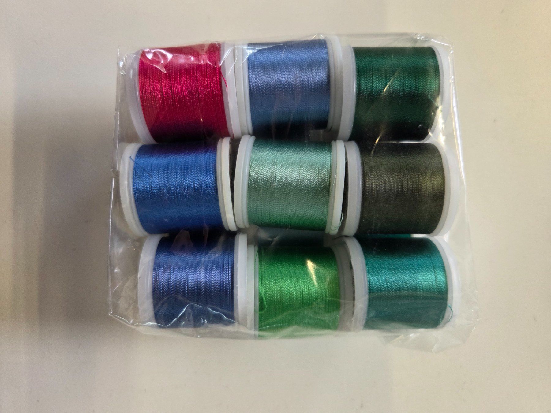 Cordelettes & Fils: Stickgarn Rayon No.40  oder Nähfaden – Neuf (Voir description) à Affoltern am Albis par Hanigufo 1