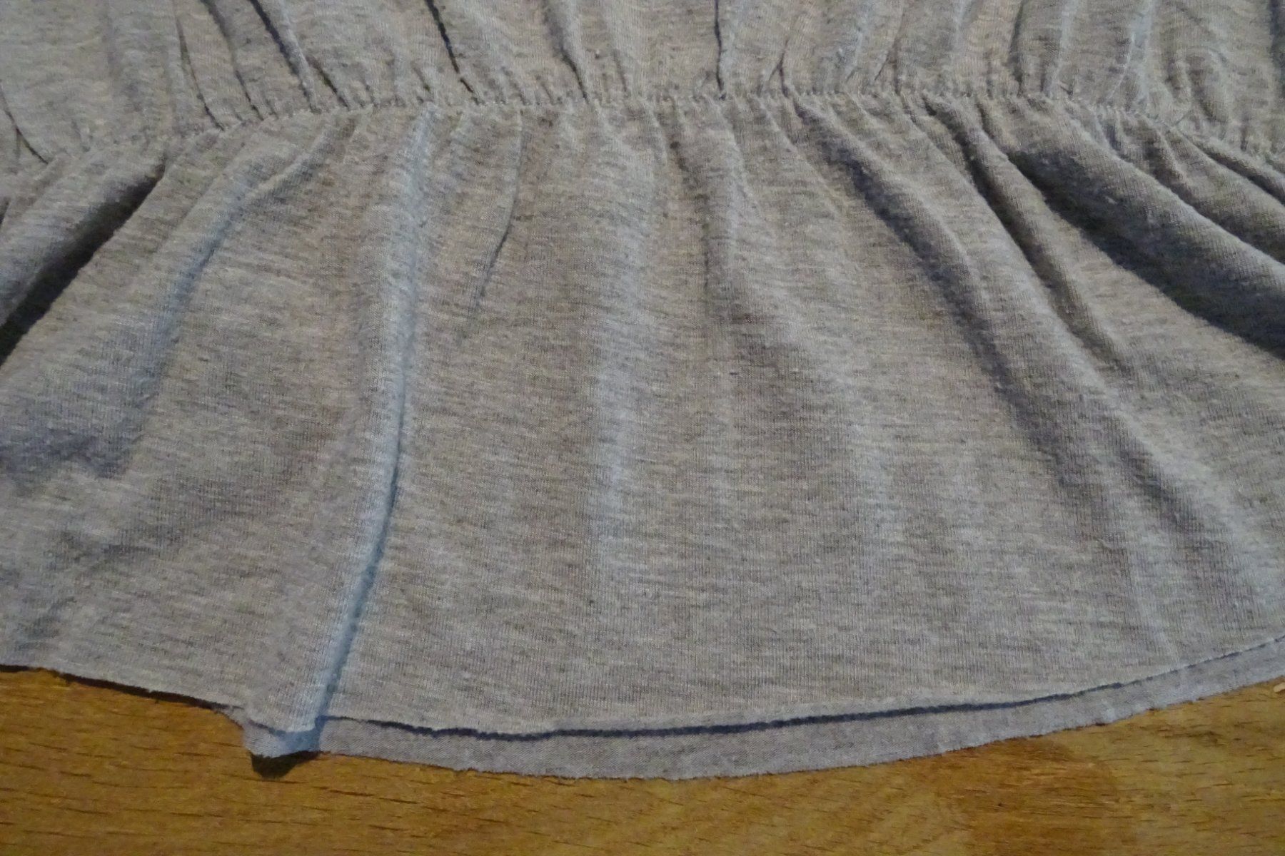 Camicette, T-shirt & Top: T-Shirt-Röckli Gr. 152/158 – Usato da Urtenen-Schönbühl venduto da Chaeppeler 2