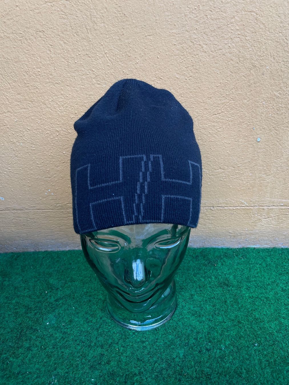 Helly Hansen Copricapi, berretti & cappellini: Vintage Y2K Beanie Helly-Hansen – Usato da Zürich venduto da le_souk