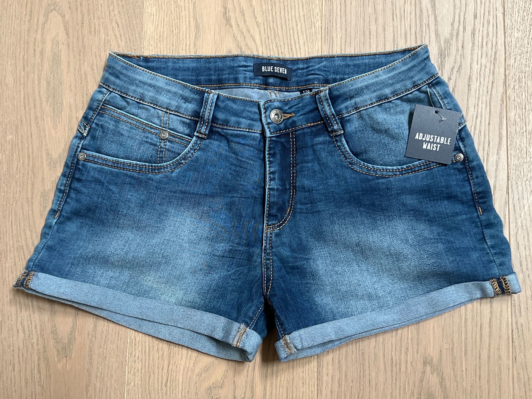Pantaloni: Shorts Blue Seven Gr.170 - Neu – Nuovo e nell'imballaggio originale da Visp venduto da bluenero