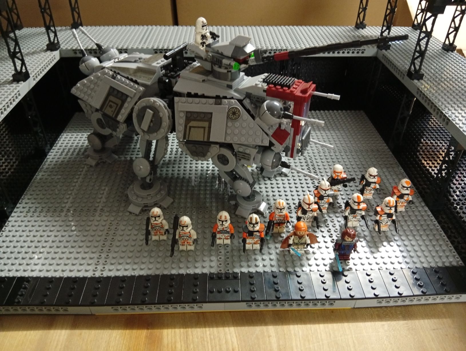 Kit di costruzioni:  Star Wars AT-TE  mit Custom Minifiguren  – Usato da Trun venduto da kawak1 3